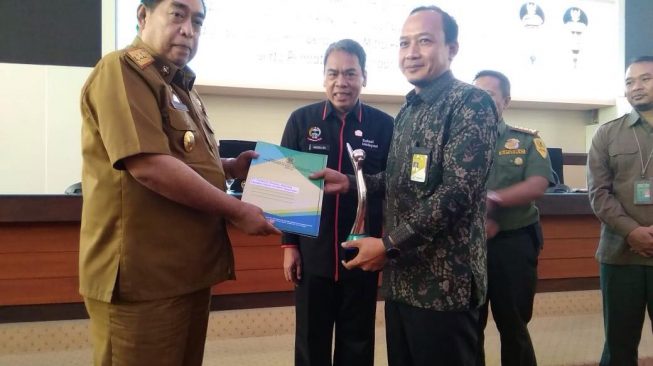 Pemprov Sulsel Berikan ki Trophy Proper 48 Perusahaan Ramah Lingkungan