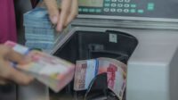 Rupiah Senin Pagi Melemah 25 Poin menjadi Rp13.700