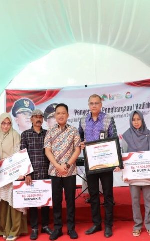 Bantaeng Salurkan Rp1,5 Miliar Bantuan Modal Usaha di Dusun