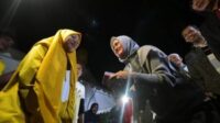 Berlumpur, Masyarakat Tetap Antusias Hadiri Program Semalam di Desa