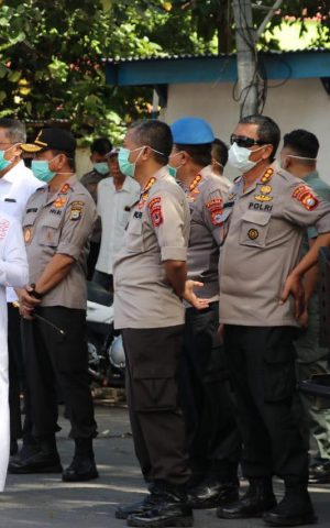 Cegah Covid-19, Kapolda Sulsel Bersama Ustad Das’ad Latif Keliling Kota Makassar Beri Imbauan ke Warga