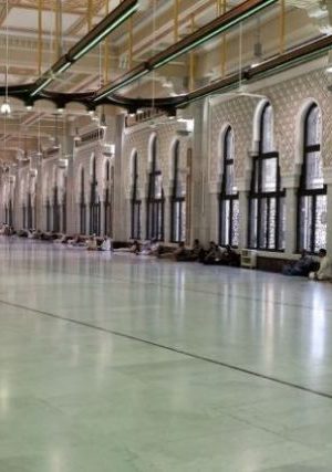 FOTO: Suasana Masjidil Haram Sepi Usai Penangguhan Sementara Umrah
