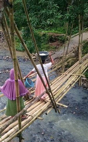 Jembatan Bambu untuk Menghubungkan Tiga  Desa di Bulukumba Butuh Perhatian Pemerintah