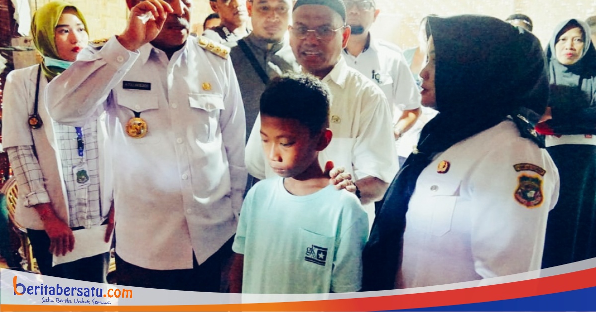 Jokowi Kirim Tas Untuk Aan, Bocah Viral yang Jadi Tulang Punggung Keluarganya