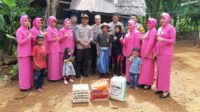 Polres Maros Bersama Ibu Bhayangkari Berikan ki Sumbangan Kepada Warga Tidak Mampu