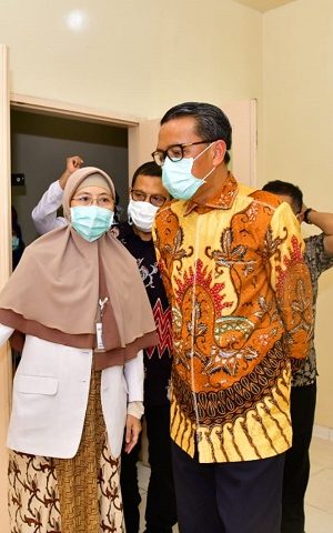 Tinjau Infection Center RSUP Dr Wahidin Sudirohusodo, NA: Jangan Panik Soal Corona