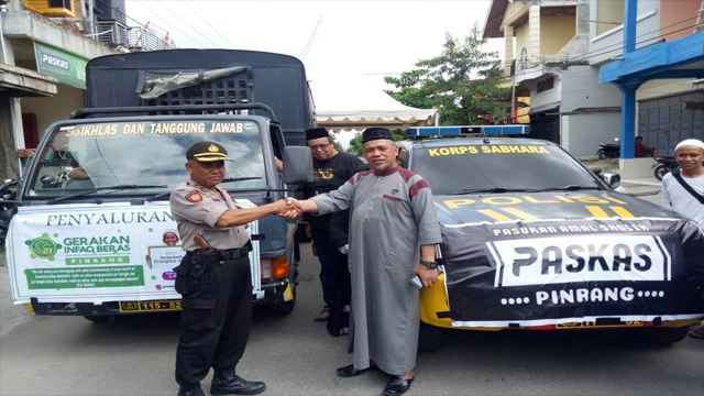 Kapolsek Watang Sawitto Polres Pinrang, Kawal Pendistribusian Donasi Beras dari GIB