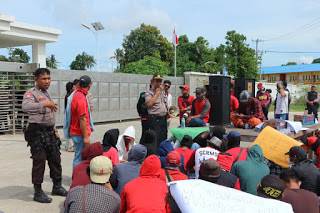 Aksi Unras di PT. BLG Kecamatan Suppa,Personel Polres Pinrang ikut Pengamanan