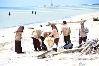 Bintahwil "Garuda Di Lautku" Kerahkan Pramuka Saka Bahari Bersih Pantai