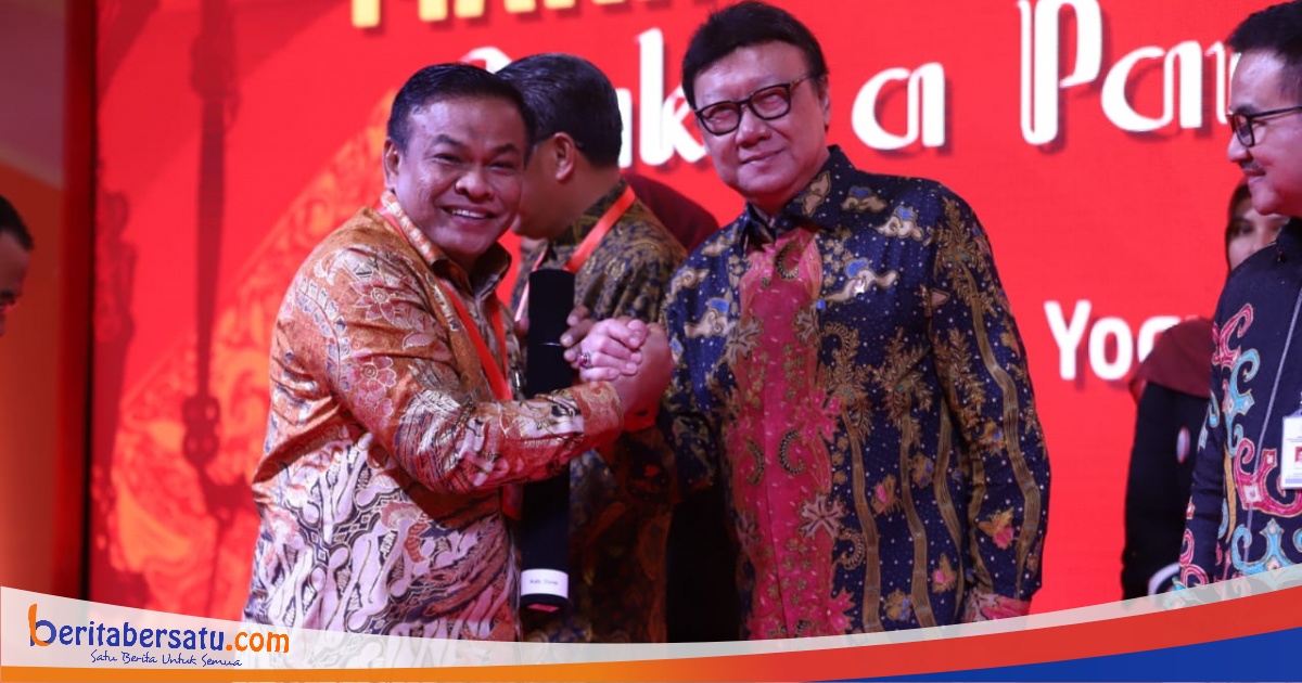Bupati Bone Terima Penghargaan Akuntabilitas Kinerja 2019 Dari Menteri PAN-RB
