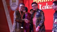 Gubernur Sulsel Dampingi MenPAN-RB Serahkan SAKIP Kabupaten/Kota Peraih Penghargaan