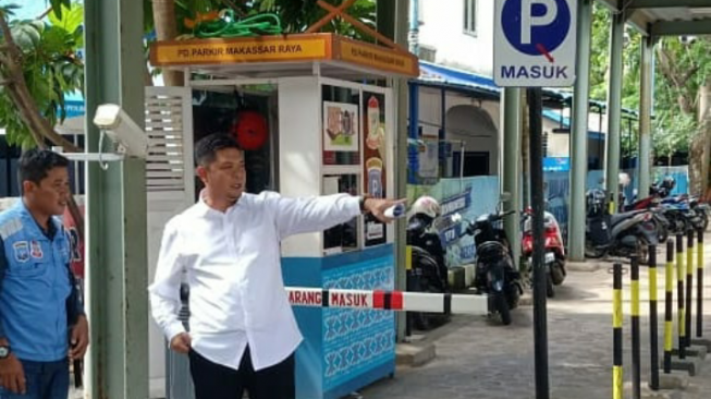 Hari Pertama Menjabat Direktur PD Parkir Makassar Blusukkan mi