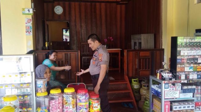 Hebat na, Satuan Shabara Polres Kepulauan Selayar Patroli Jalan Kaki
