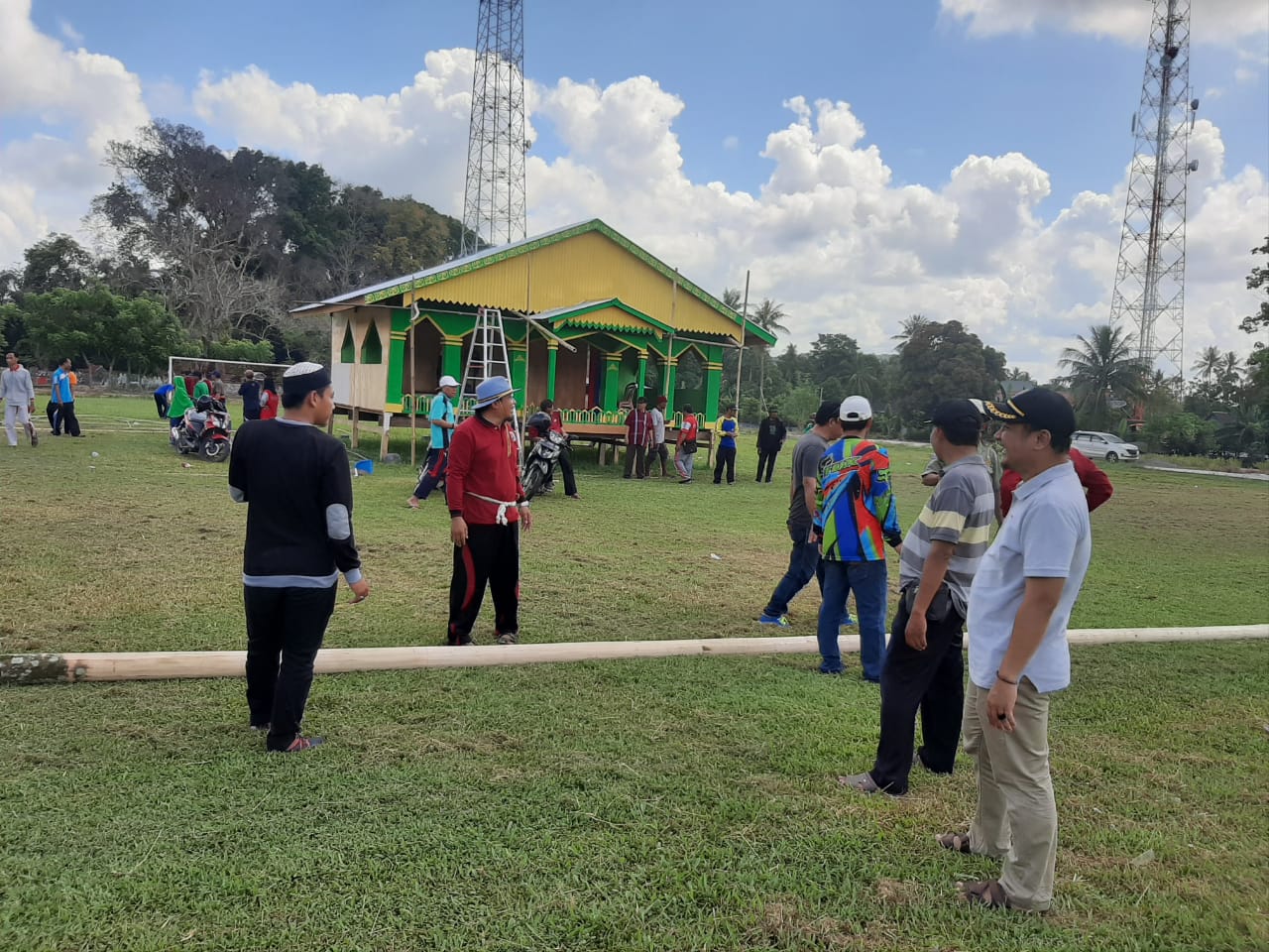 Jadi Tuan Rumah Perlombaan MTQ ke 31 Tingkat Kabupaten Pinrang, Polsek Patampanua Lakukan Kerja Bakti