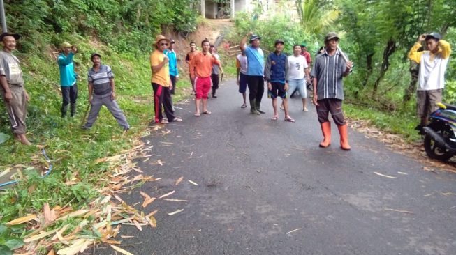 Kepala Desa Bontomanai Pimpin Langsung ki Sabtu Bersih