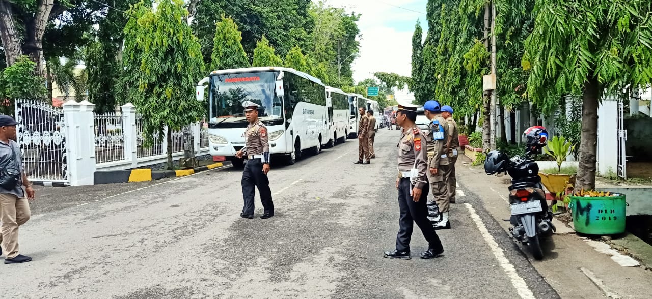 Kunjungan Anggota DPRD Kutai Timur, Satlantas Polsek Watang Sawitto Lakukan Pengamanan
