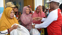 Pembagian Ratusan Paket Sembako Warnai Bintahwil "Garuda Di Lautku" Di Pulau Kodingareng Lompo