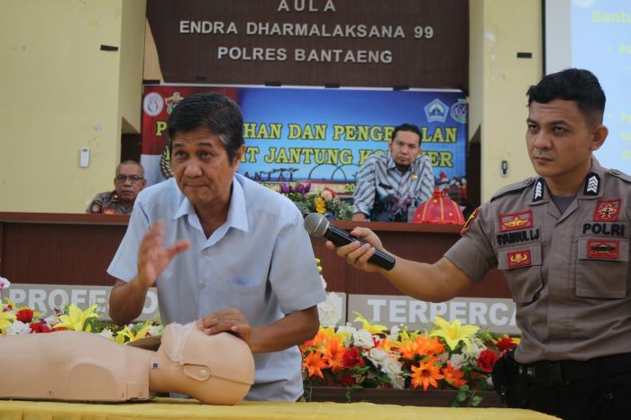 Polisi Bantaeng Dikenalkan Cara Pencegahan dan Pertolongan kepada Penderita Jantung