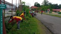 Polsek Segeri Bersama Camat Segeri Kompak Melaksanakan Jumat Bersih