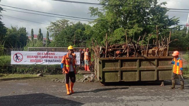 Satgas Kecamatan Rappocini Giat ki Bersihkan Drainase