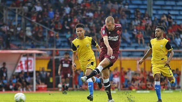 Wiljan Pluim Kembali Absen Saat PSM Lawan Kaya FC