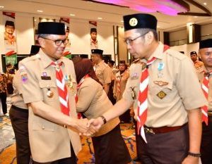 Nurdin Abdullah Lantik Iqbal Suhaeb Jadi Ketua Kwarcab Pramuka Makassar