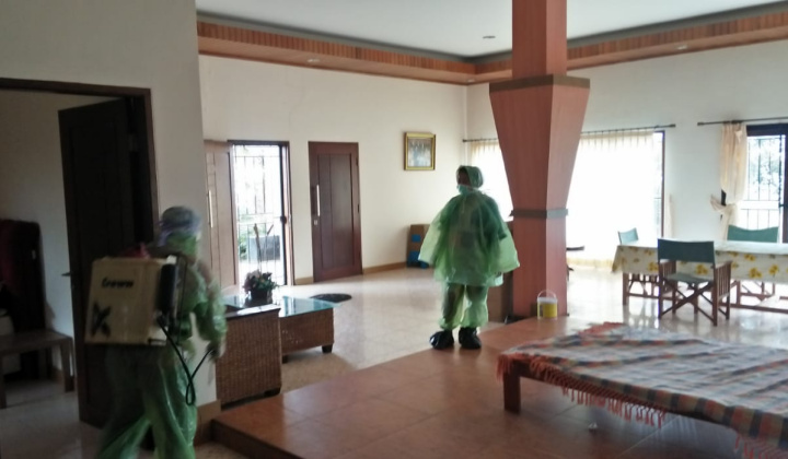 Pemkab Gowa Lakukan Penyemprotan Villa Prof Idrus di Tompobulu
