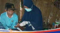 Petugas UPTD PKM Lappadata Kunjungi Warga Sinjai yang Dikabarkan 10 Hari Tidak Makan