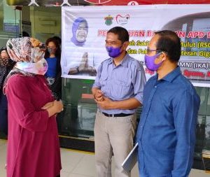 Anggota DPR, Hasnah Syam Bantu Alat Rapid Test di RSGM Unhas