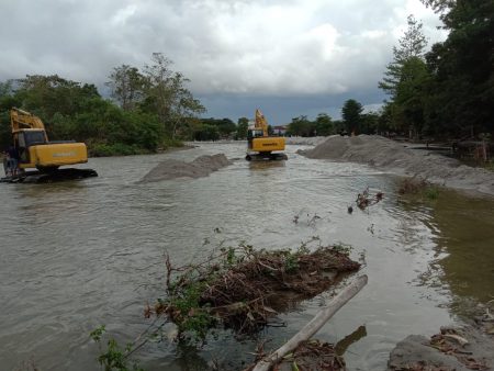 Cegah Banjir Susulan, Pemda Lutra Kerahkan Alat Berat untuk Normalisasi Sungai Masamba